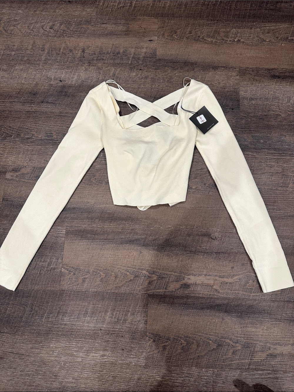 Le Lis Cream Long-Sleeve Crisscross Crop Top